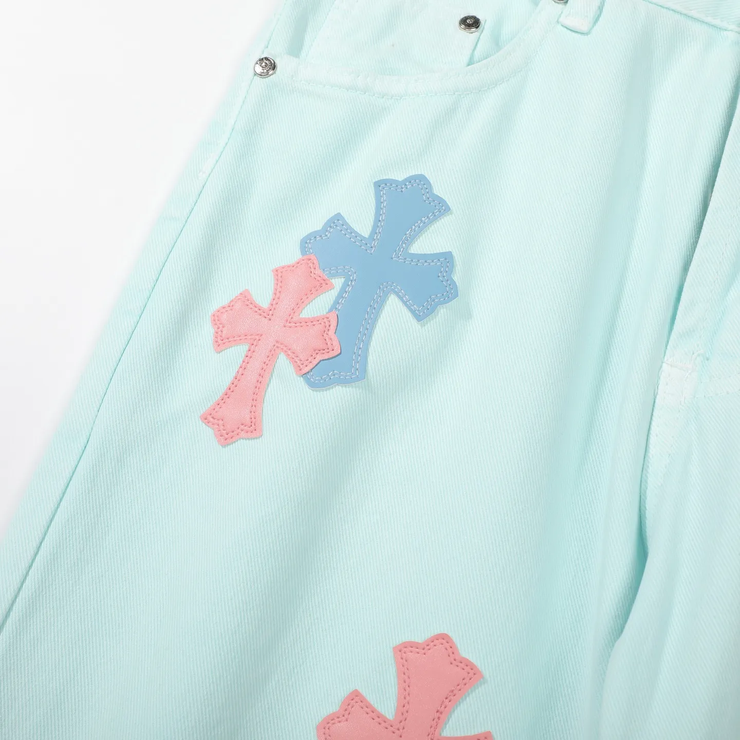 P260 Chrome Hearts light blue blue trousers, pink and blue patchwork leather couple's best friend jeans. CH jeans need to be washed and then disassembled and hand-stitched with sheepskin cross leather and then spliced ​​together. The whole piece has too many craftsmanship to explain. The patches are decorated with cross flowers, and the high-waisted washed jeans! ! Absolutely high-end luxury products, god-level single products and super popular products, made with top heavy industry, a must-see magic weapon. Customized hardware. The fabric is thick and soft after washing. It has good breathability. Customized small leather label. Unique design. The details are simple and elegant, and the workmanship is exquisite. The entire trousers are neatly routed and the details are in place! It’s so cool that both men and women can easily control the genderless trend! Color: Picture color Size: 28 30 32 34 36